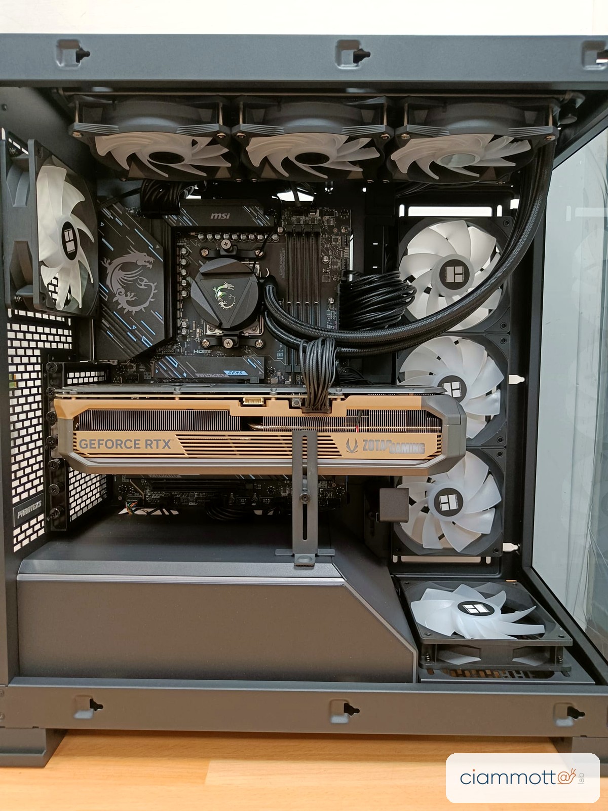 PC completo con pannello laterale in vetro